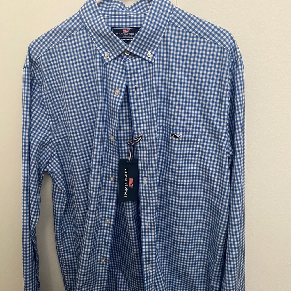 Never worn Large Vineyard Vines